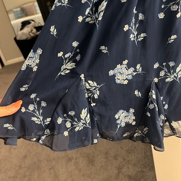 Francesca’s dress with sheer flutter sleeves - Picture 4 of 5